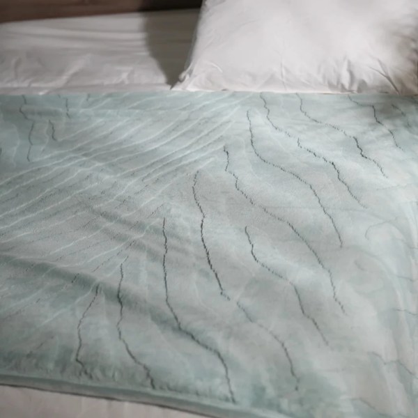 weavia Blanket , quality polyester for softness , one Size ( 220 X 240) , multi color