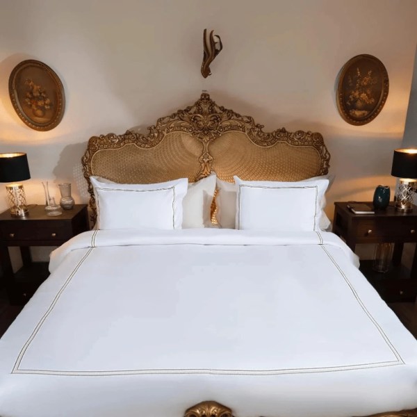 TM home - Golden Line Square Bedding Set – Sophisticated Elegance in Every Detail - Multiple sizes