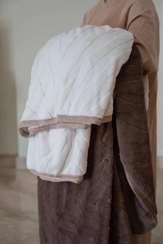 weavia Blanket , quality polyester for softness , one Size ( 220 X 240) , multi color