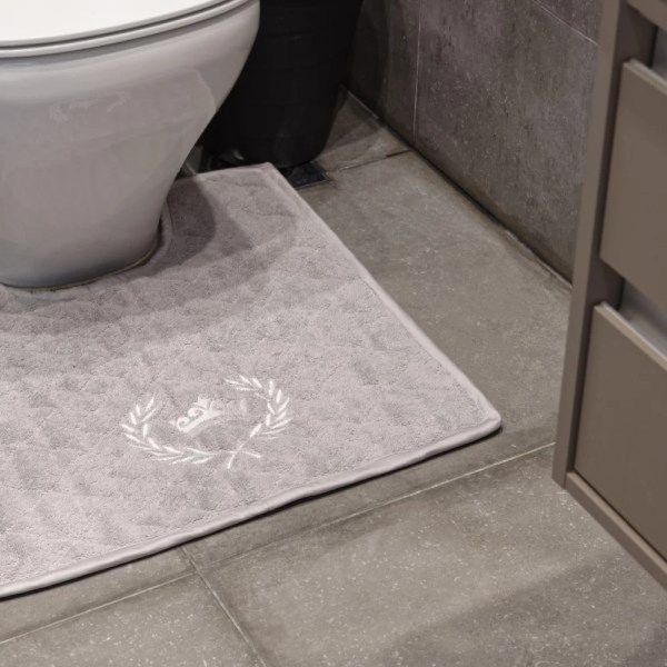 Galerie Crown Matching Bath Set -- one design