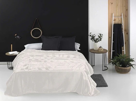 Casa Mora Signature Engraved Blanket Model L77 ,85% Acrylic /15% Polyester ,Multicolor ,one Size (220×240)