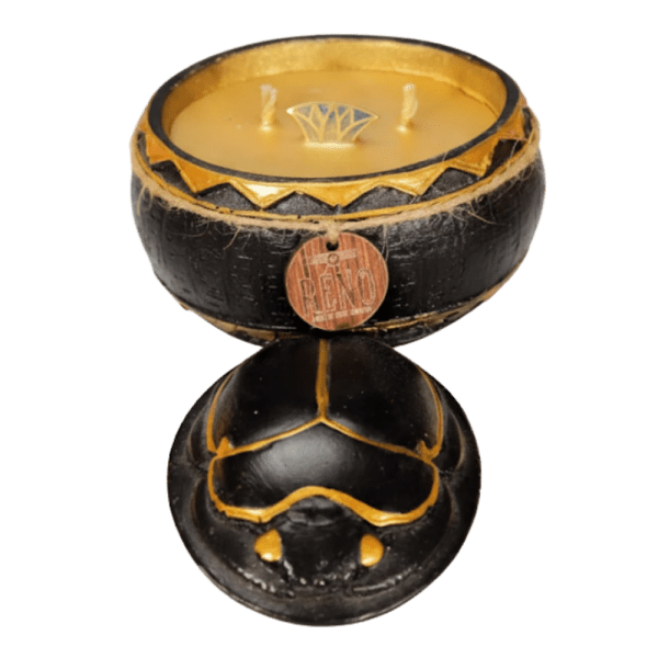 Rino Scarab Candle – Oud Scent – 6.5 × 8 cm